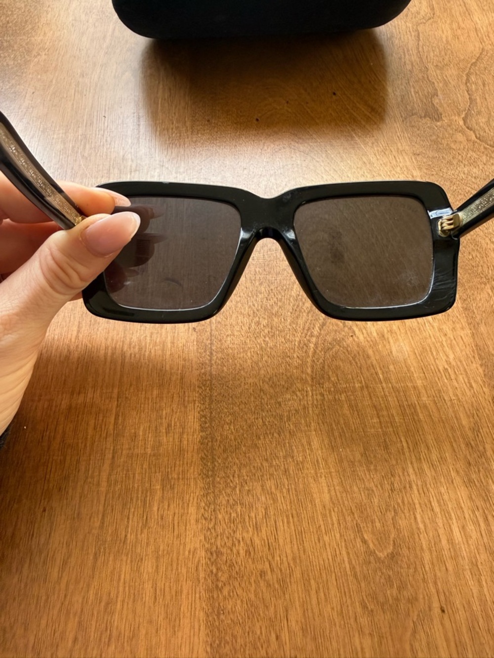 Authentic Gucci sunglasses (comes with Gucci case) - Picture 5 of 6